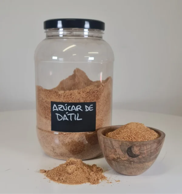 Azúcar de dátil bote y cuenco