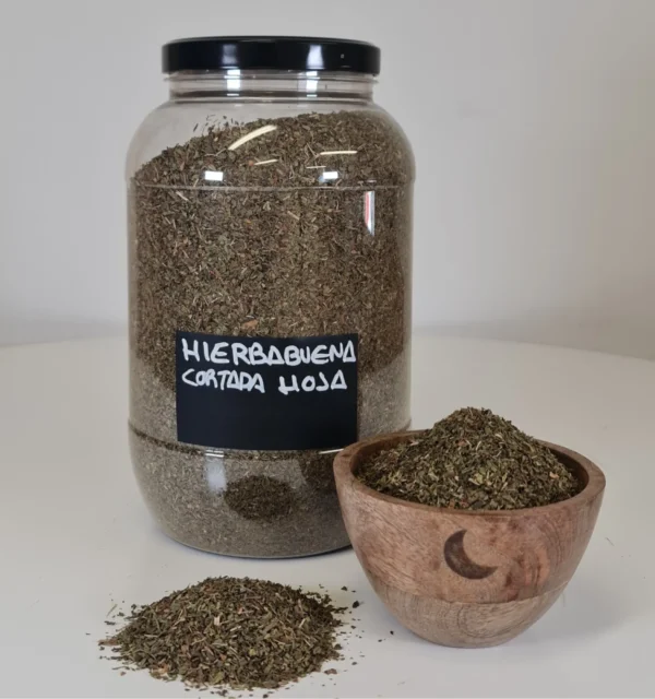 Hierbabuena cortada hoja bote y cuenco