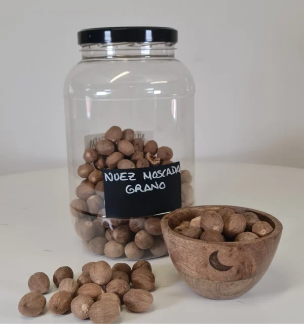 Nuez moscada grano bote y cuenco
