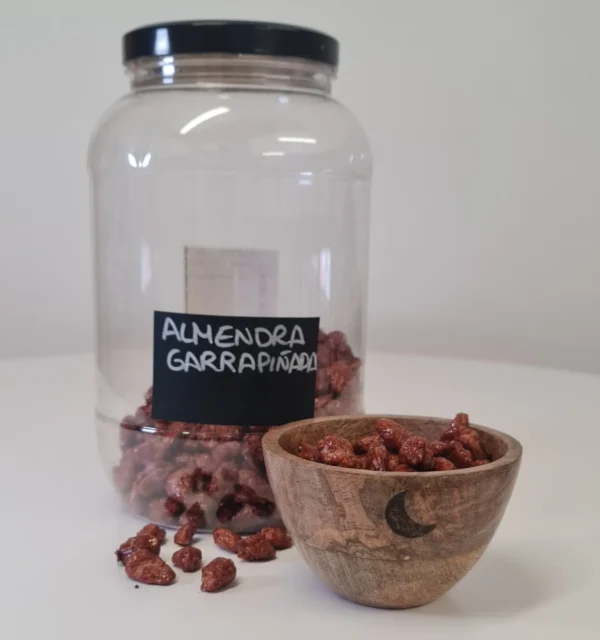 Almendra garrapiñada bote y cuenco