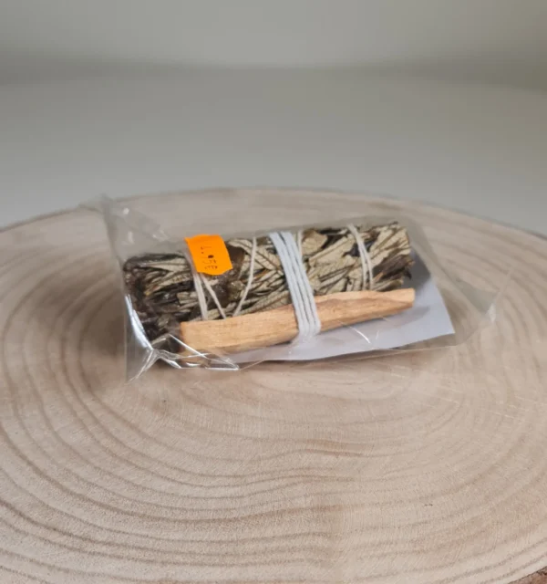 Atado de hierba santa y palo santo