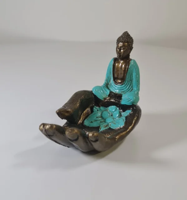 Buda mano azul