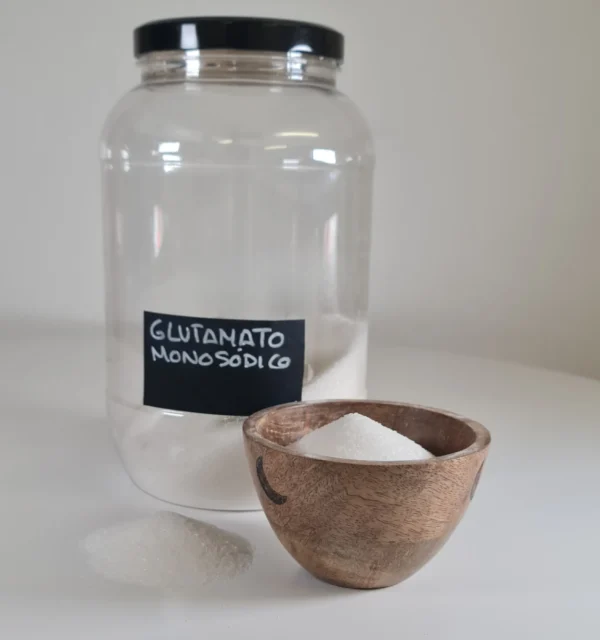 Glutamato monosódico bote y cuenco