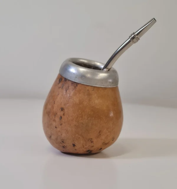 Mate marrón con borde