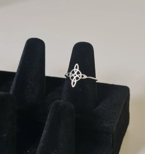 Anillo Nudo de Bruja Fino