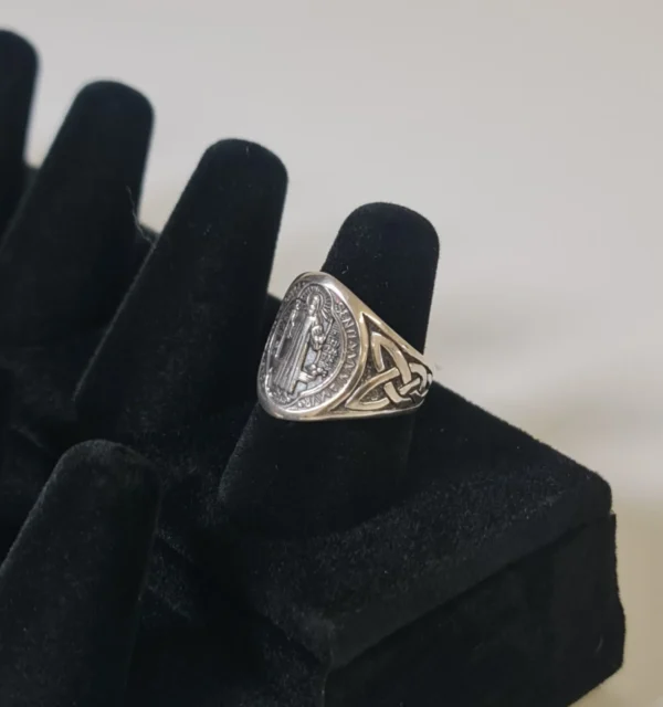 Anillo San Benito t17