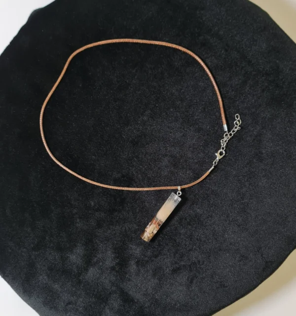 Collar de Resina Marrón