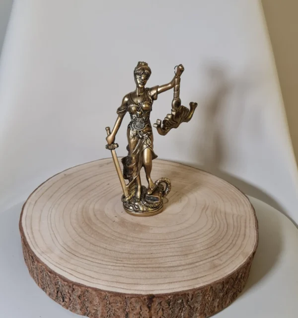Diosa de la Justicia Pequeña