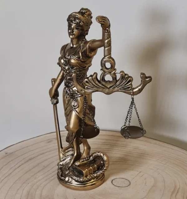 Diosa de la Justicia Pequeña