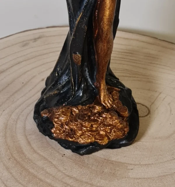 Figura Diosa de la Fortuna Vestido Negro