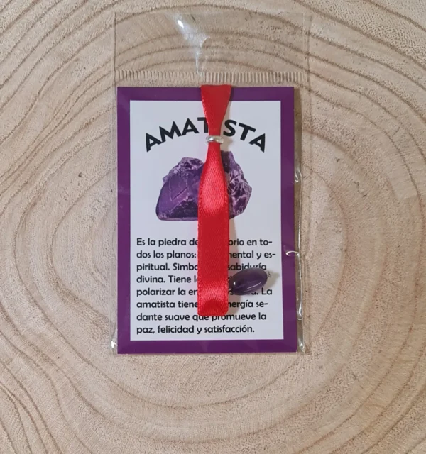 Lazo rojo con amatista