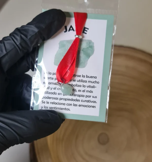 Lazo rojo con jade
