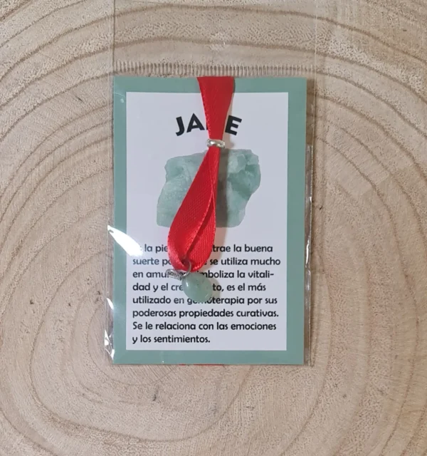Lazo rojo con jade