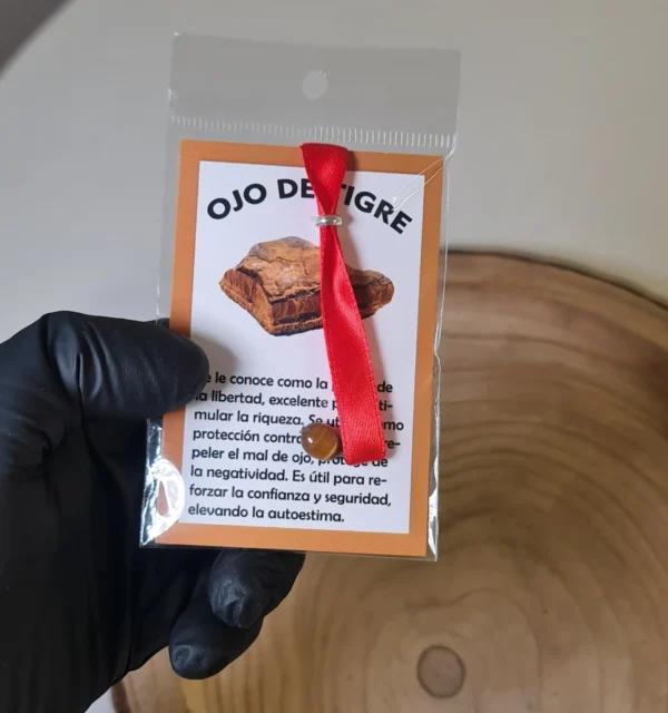 Lazo rojo con ojo de tigre
