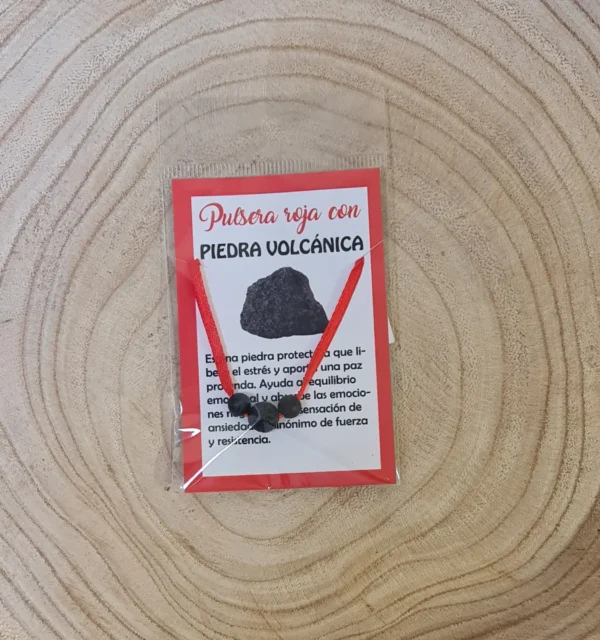 Lazo rojo con piedra volcánica