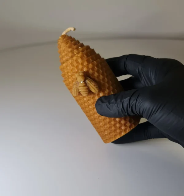 Vela de miel con abeja